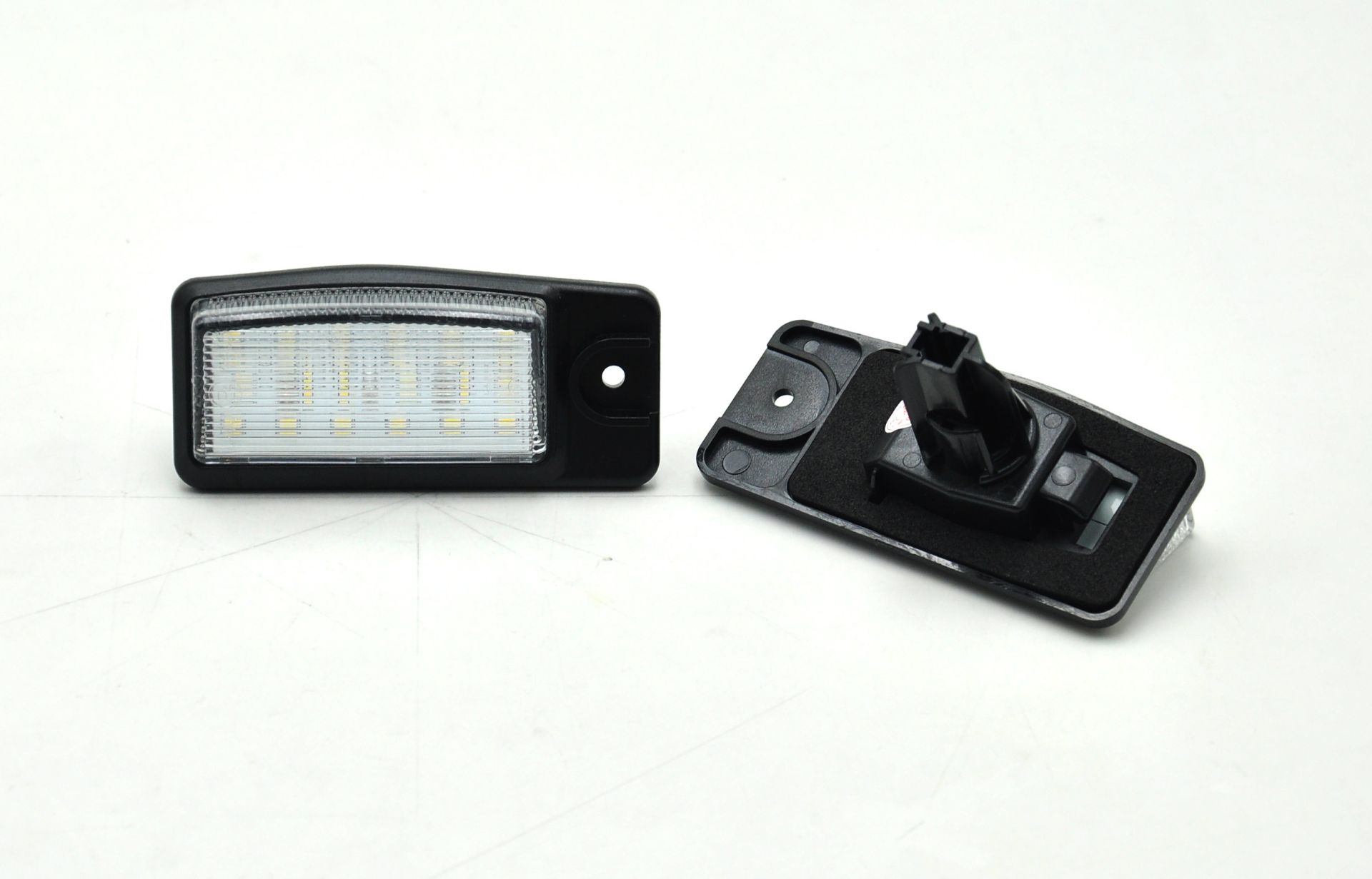 LED SIJALICE ZA OSVETLJENJE TABLICE - NISSAN 031805 Beograd Zemun